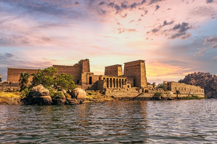 13 Days Cairo, Nile Cruise & Bahariya Oasis Tour Package