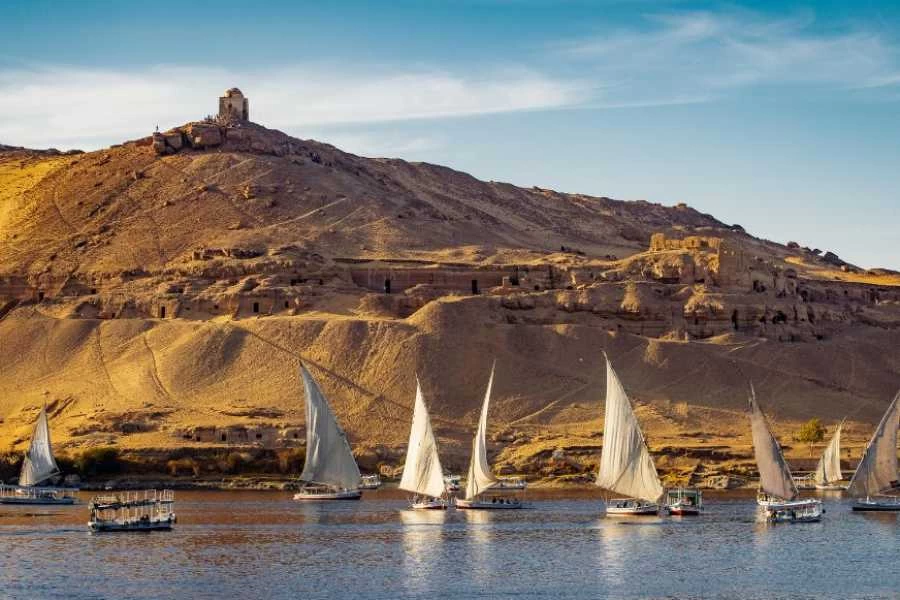 13-Day Egypt Desert & Nile Cruise Tour