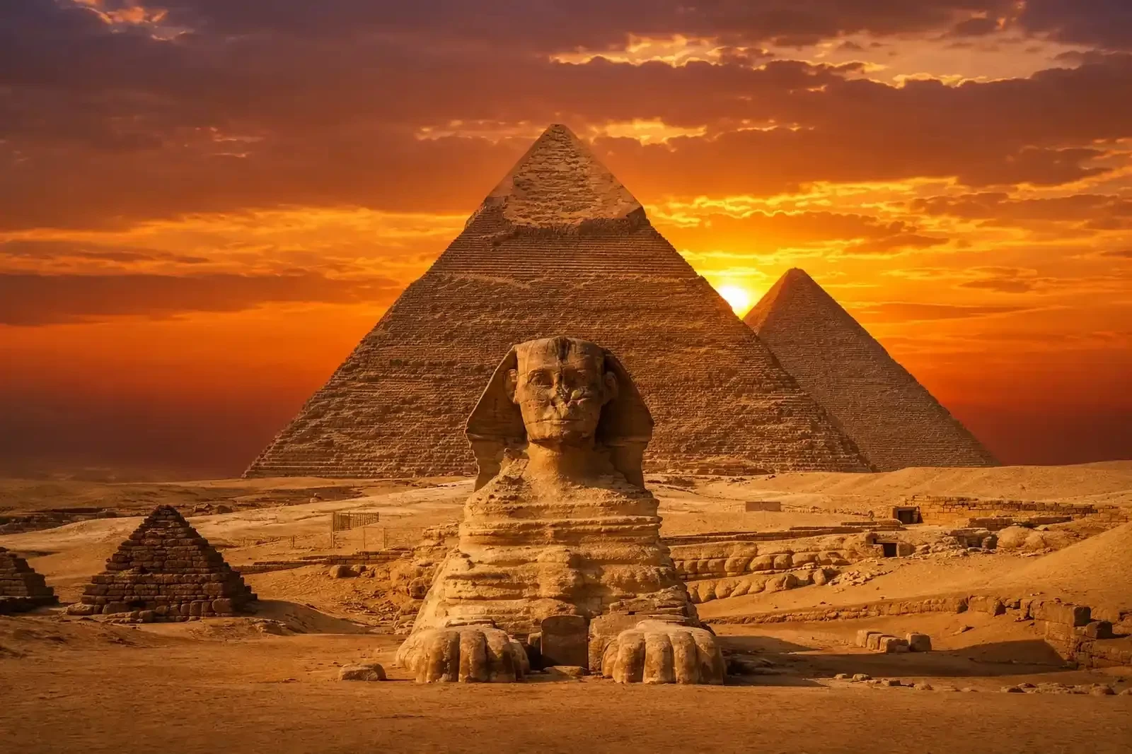 Nuweiba to Cairo: Giza Pyramids & Saqqara Tour